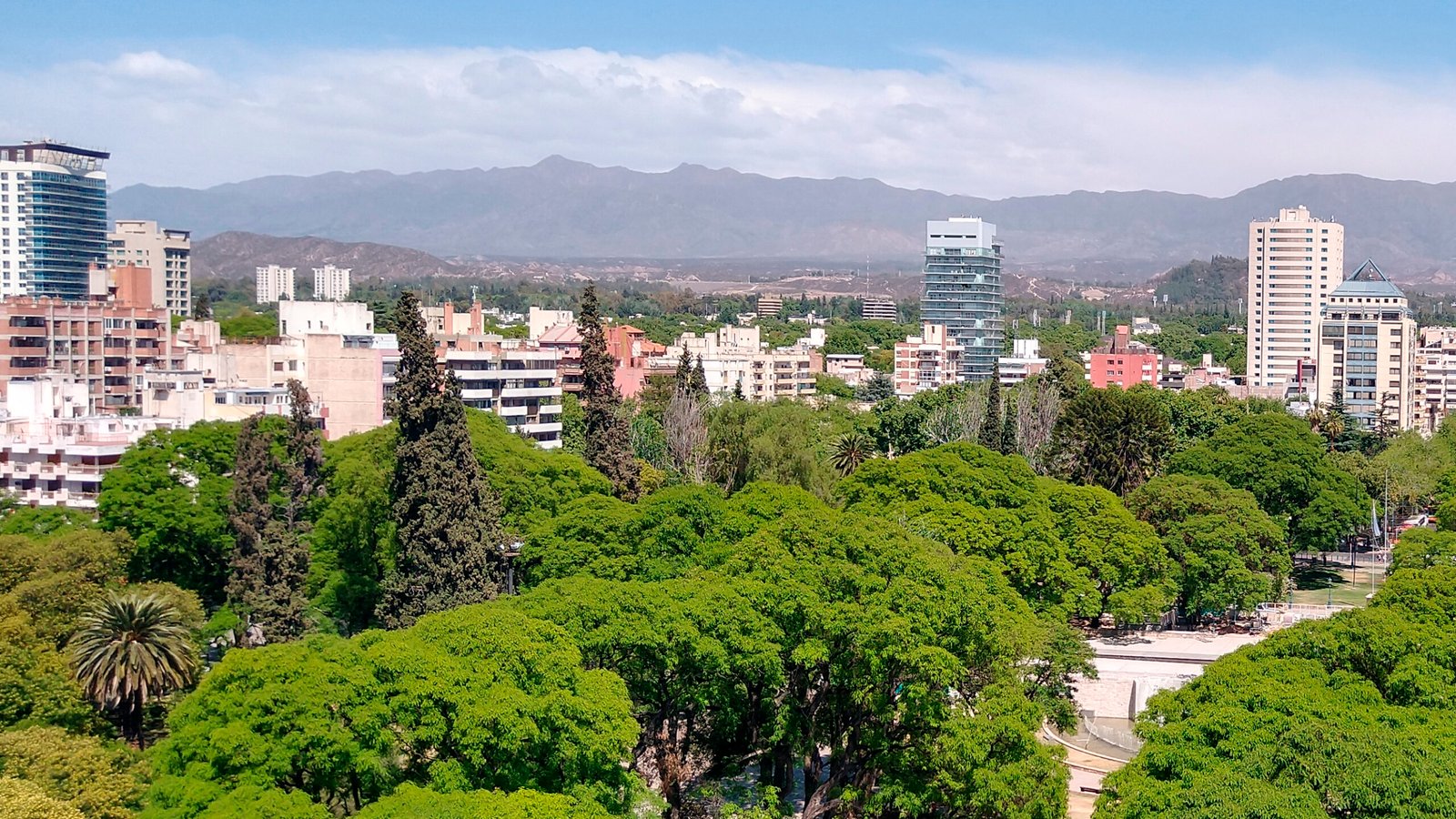 Panoramica Ciudad de Mendoza vendimia