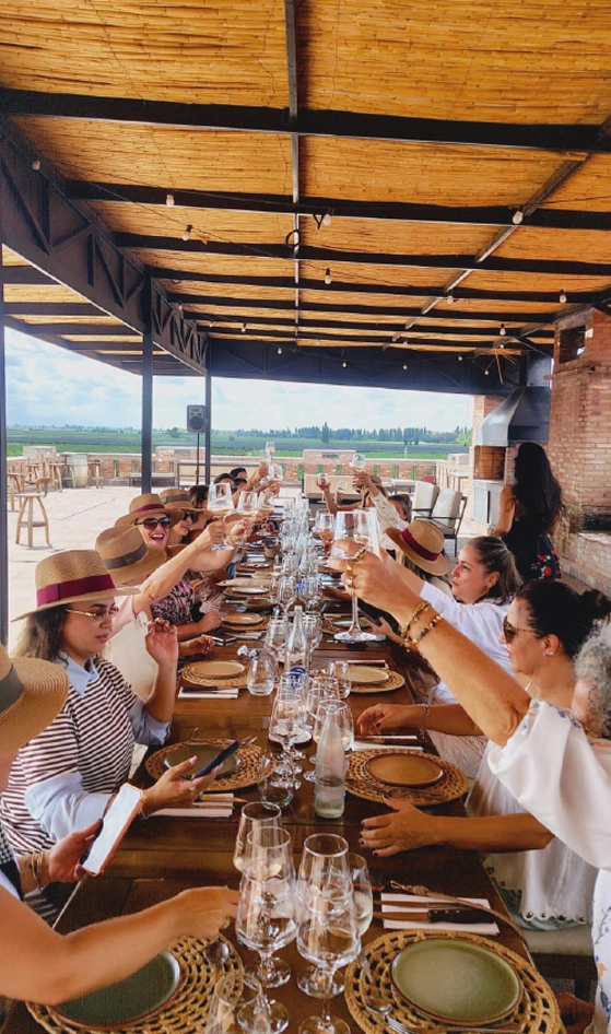lujanbelascodebaquedanomesaalmuerzo Bodegas Lujan Mendoza Vendimia