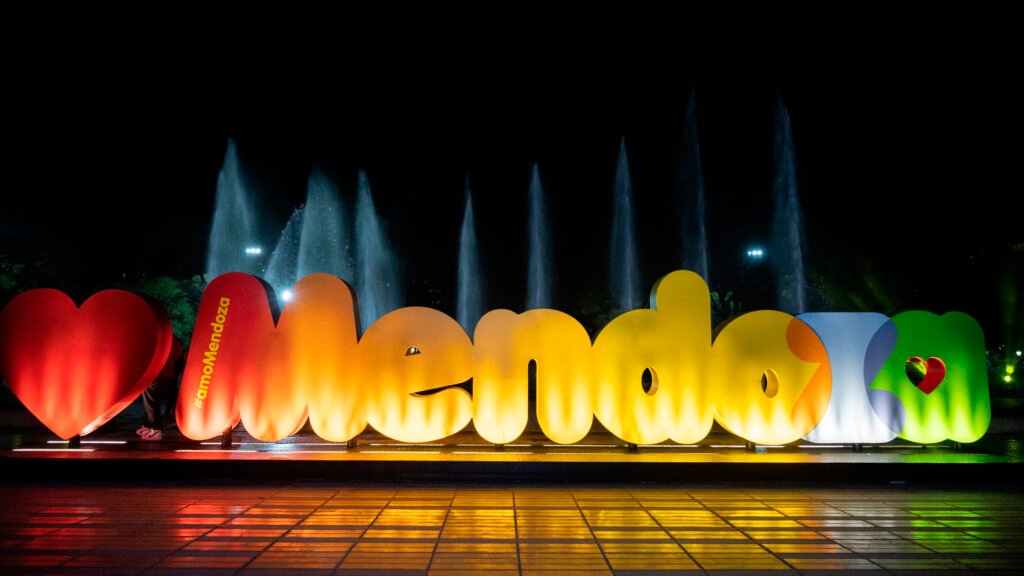 Plaza independencia de noche Vendimia